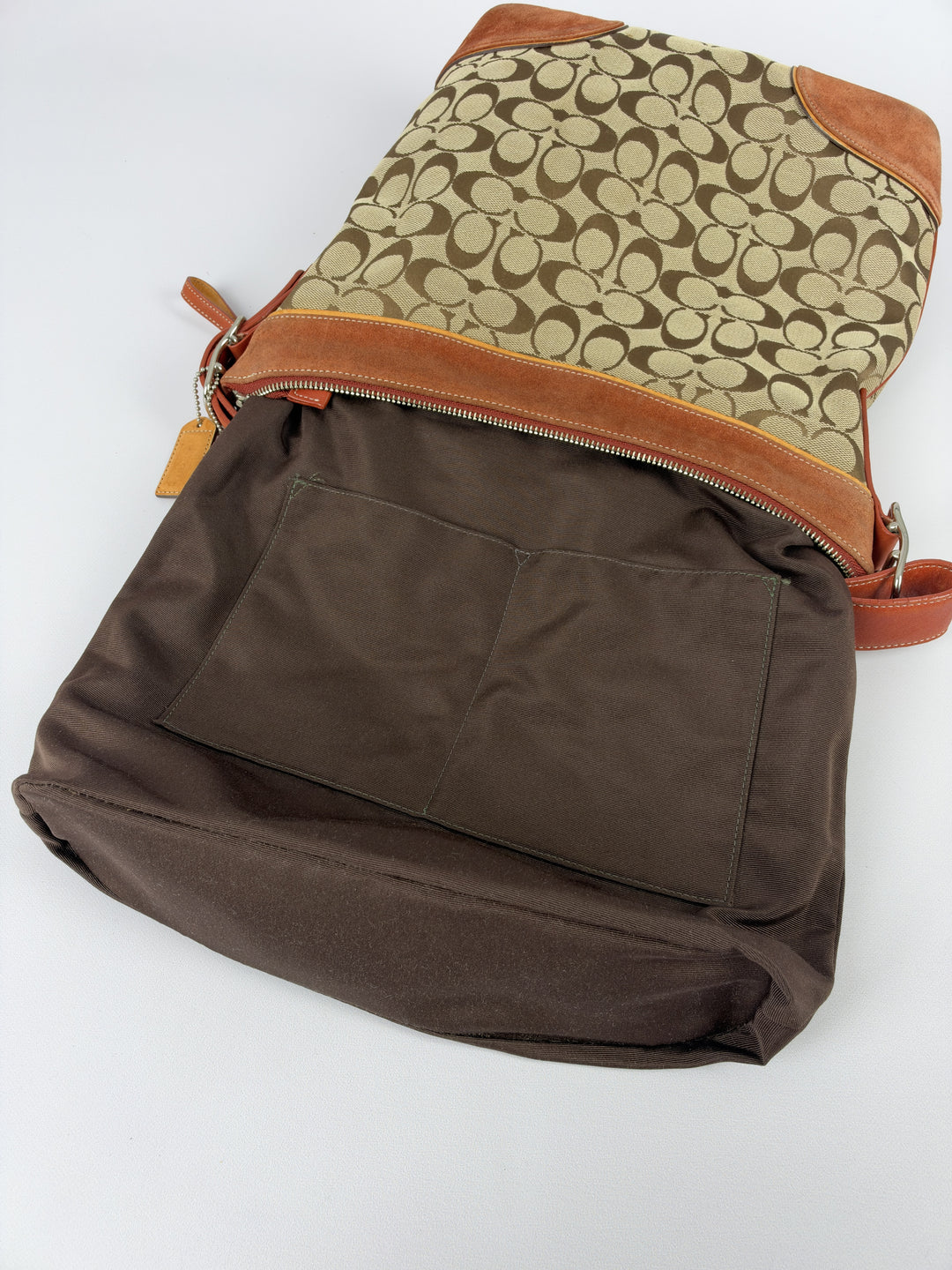 Coach Signature Suede Trim Hobo Shoulder Bag in Khaki/Braun, Detailansicht 13