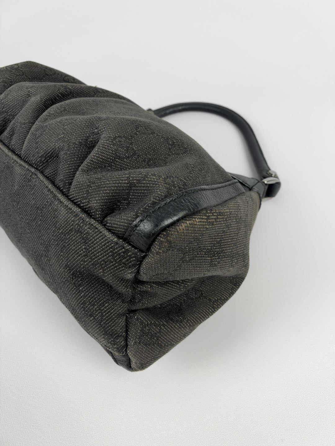 Gucci Abbey D-Ring Small Hobo Shoulder Bag in Anthrazit/Dunkelgrau, Detailansicht 13