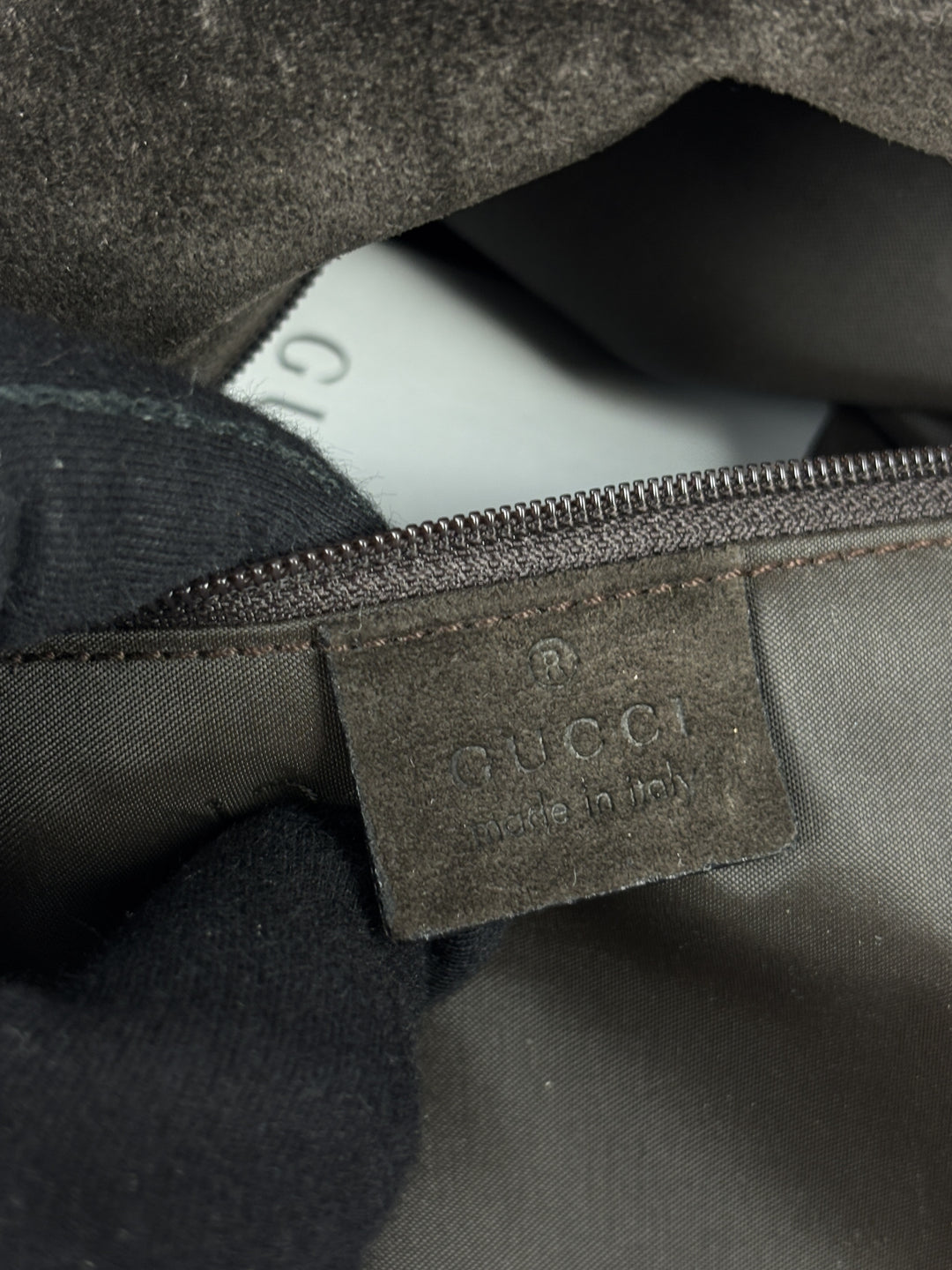 Gucci Bamboo Suede Flap Shoulder Bag in Dunkelbraun, Detailansicht 13