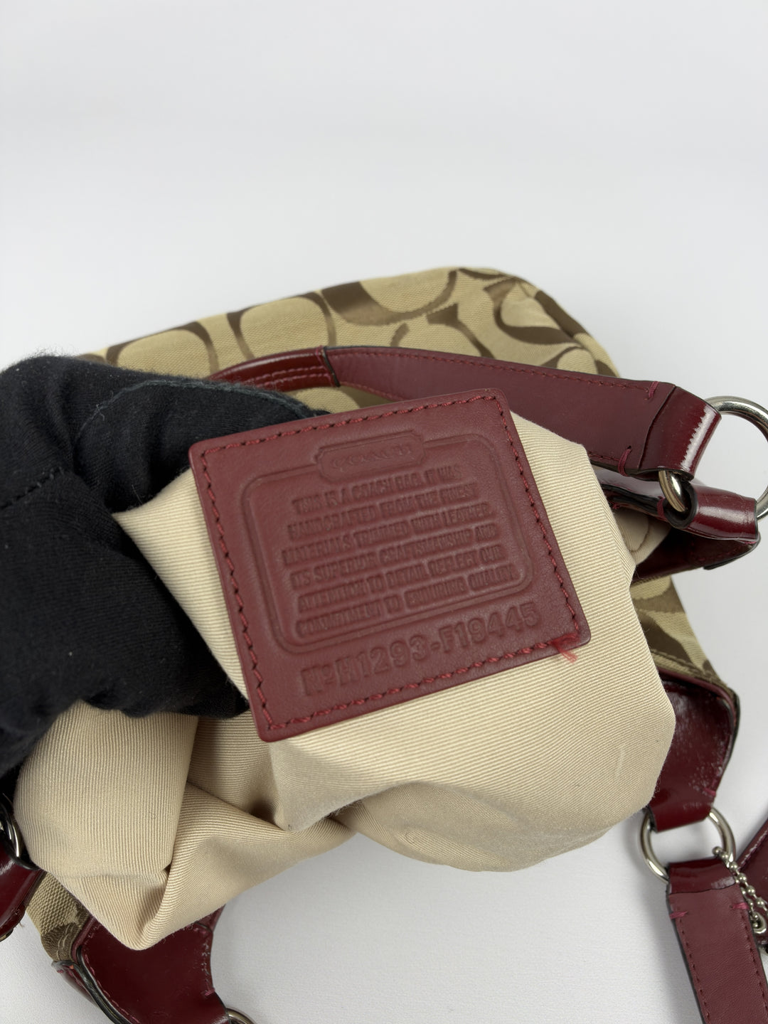 Coach Signature Triple Compartment Hobo Shoulder Bag in Khaki/Braun, Detailansicht 13