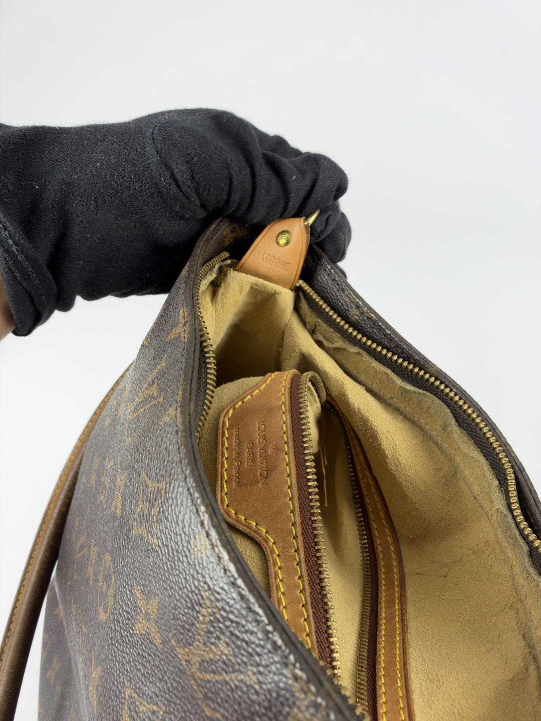 Louis Vuitton Monogram Looping GM Shoulder Bag in Braun, Detailansicht 13