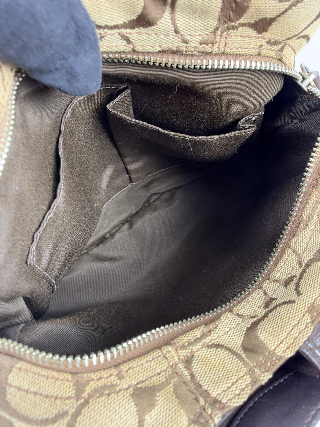 Coach Soho Signature Buckle Hobo Shoulder Bag in Khaki/Braun, Detailansicht 13