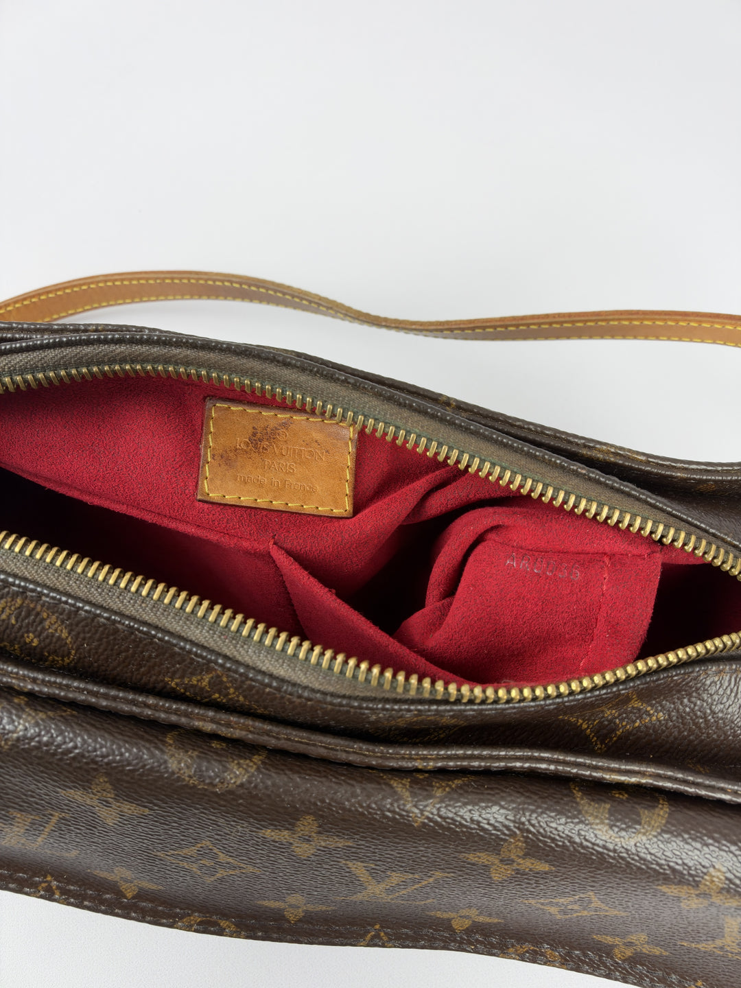 Louis Vuitton Monogram Viva Cité PM Shoulder Bag in Braun, Detailansicht 13