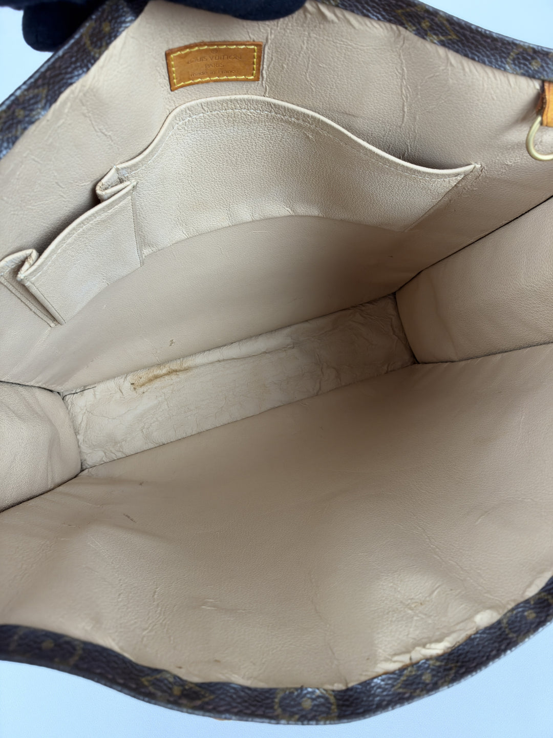 Louis Vuitton Monogram Sac Plat in Braun, Detailansicht 13