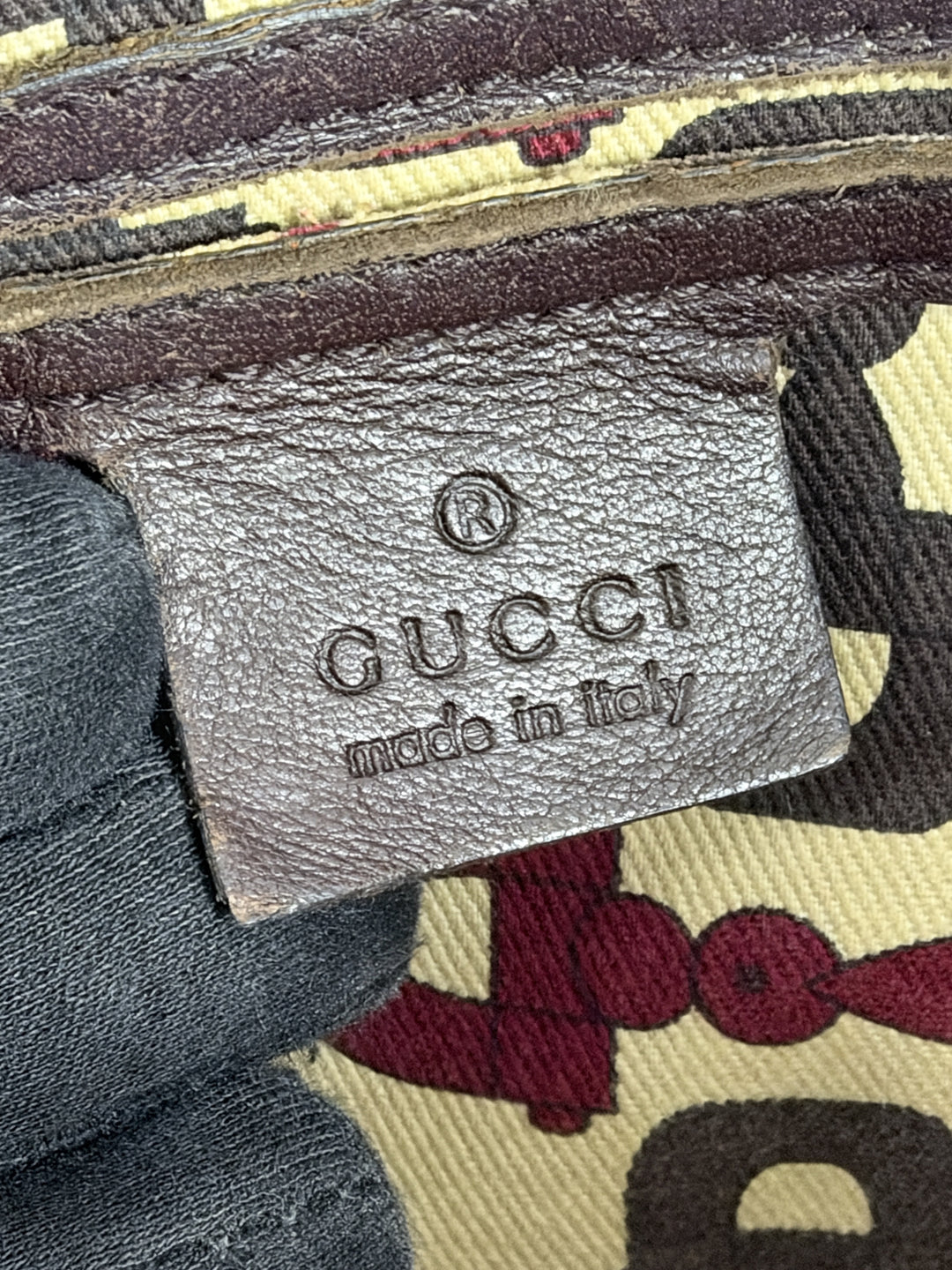 Gucci Guccissima Leather Bardot Hobo Shoulder Bag in Braun, Detailansicht 13