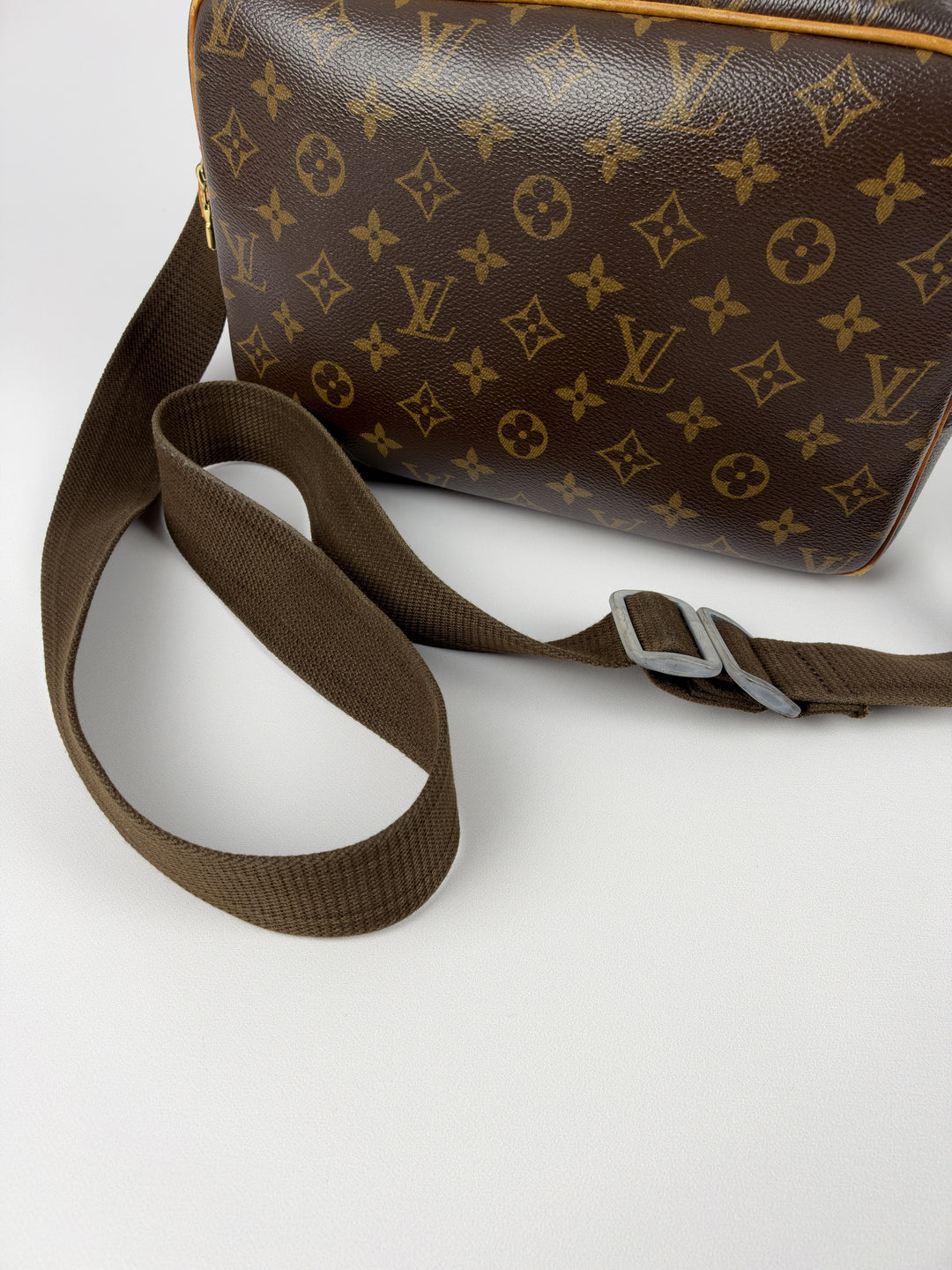 Louis Vuitton Monogram Reporter PM Shoulder Bag in Braun/Beige, Detailansicht 14