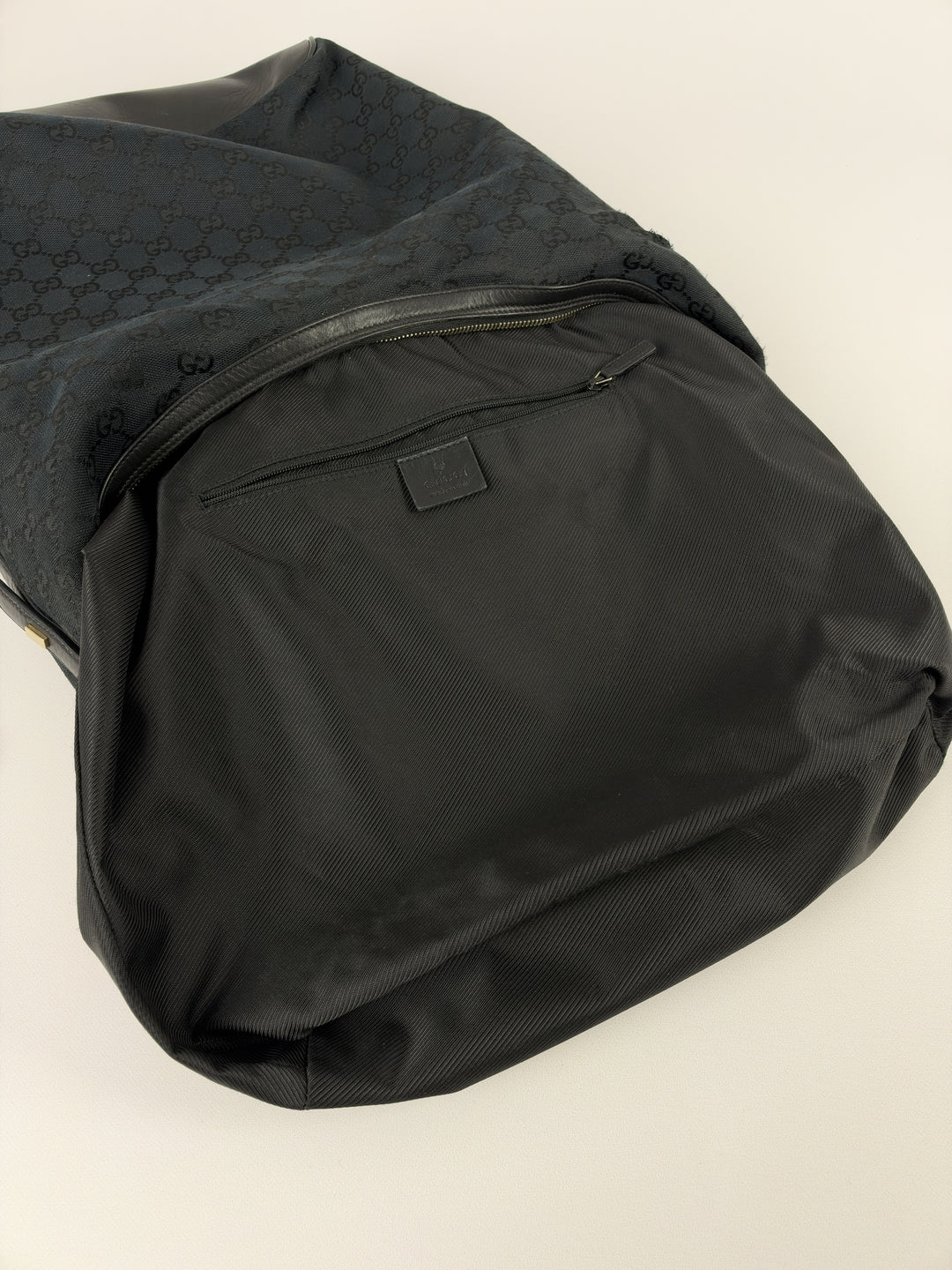 Gucci GG Canvas Hobo Shoulder Bag in Schwarz, Detailansicht 14