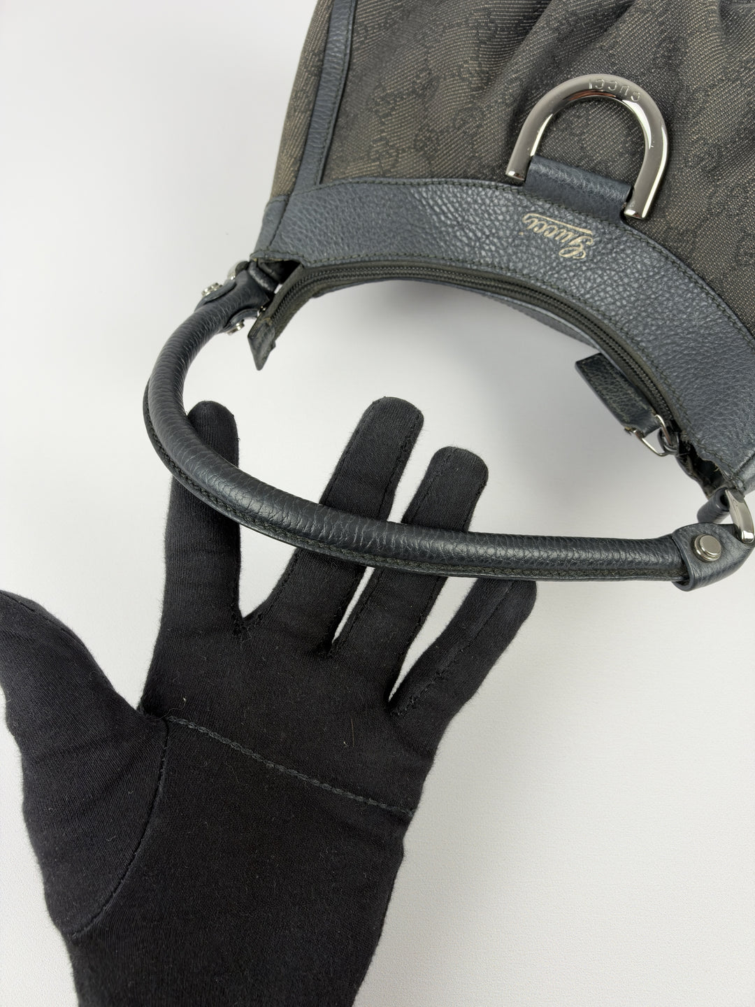 Gucci Abbey D-Ring Small Hobo Shoulder Bag in Anthrazit/Dunkelgrau, Detailansicht 14