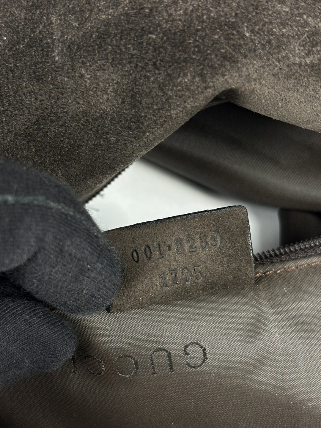 Gucci Bamboo Suede Flap Shoulder Bag in Dunkelbraun, Detailansicht 14