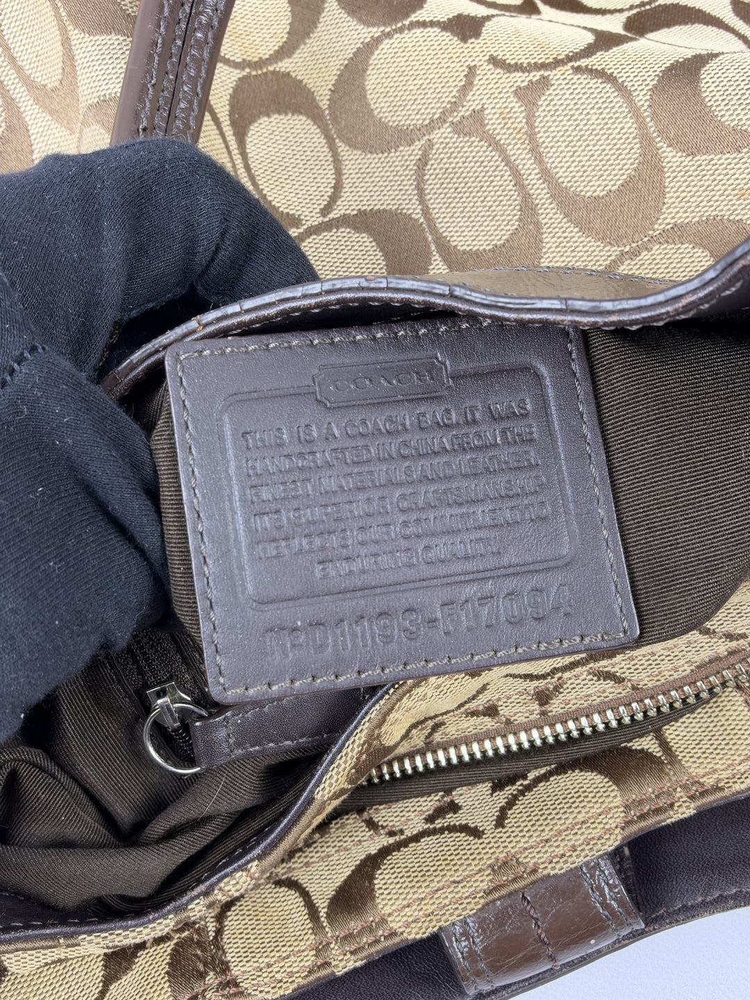 Coach Soho Signature Buckle Hobo Shoulder Bag in Khaki/Braun, Detailansicht 14