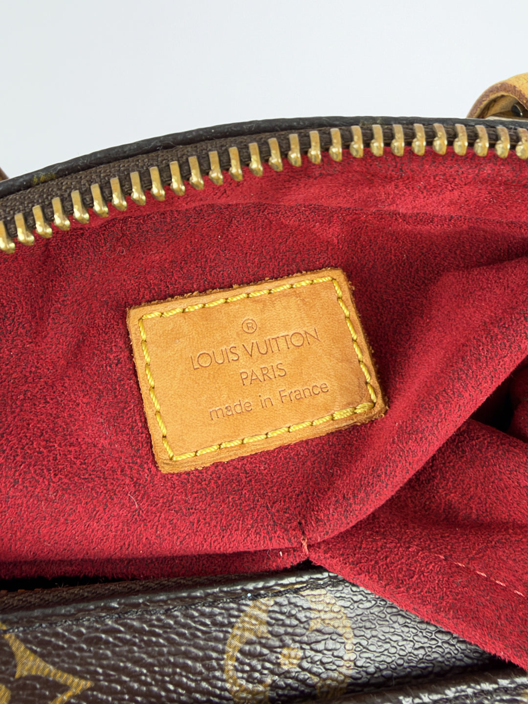 Louis Vuitton Monogram Multipli-Cité Shoulder Bag in Braun, Detailansicht 14