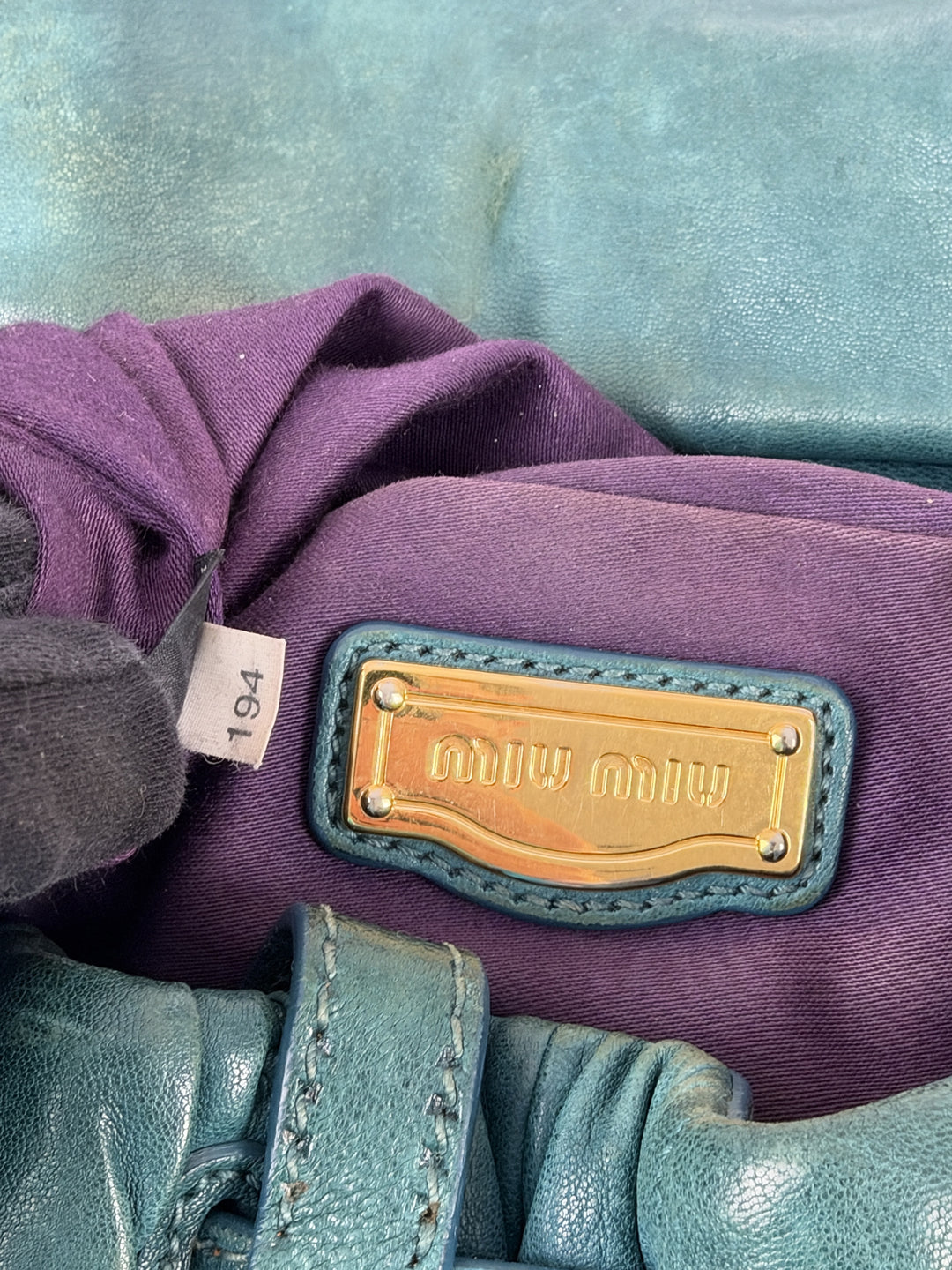 Miu Miu Coffer Matelassé Leather Shoulder Bag in Dunkelgrün, Detailansicht 15