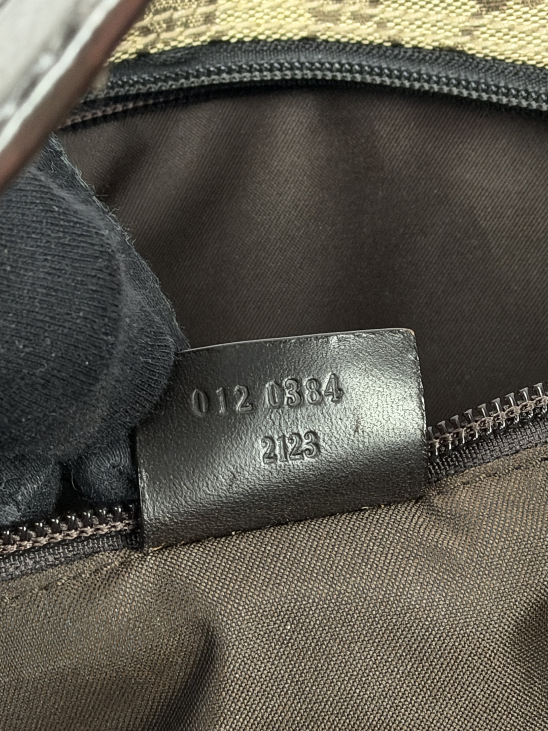Gucci GG Canvas Large Hobo Shoulder Bag in Beige/Braun, Detailansicht 15