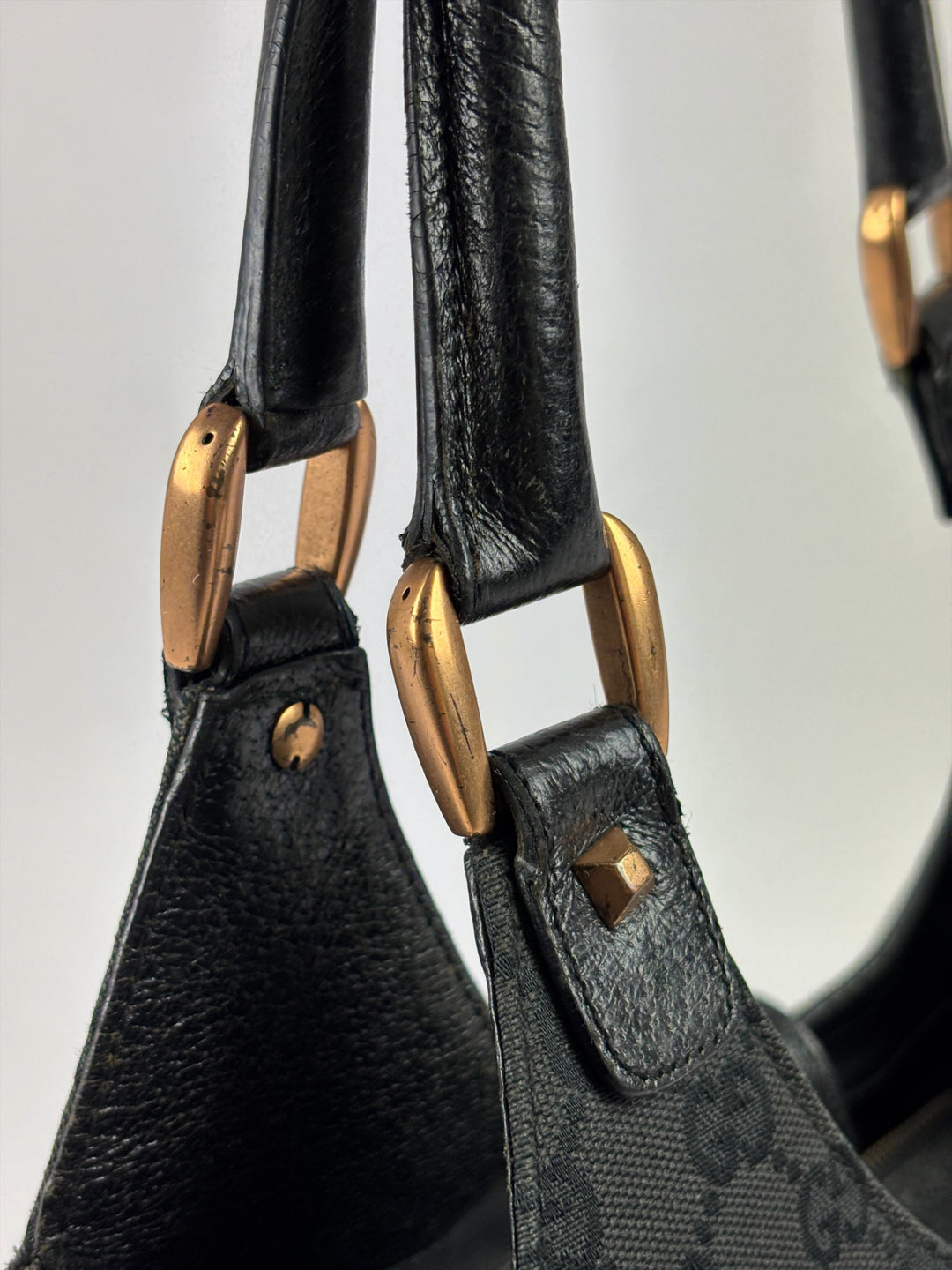 Gucci GG Canvas Jackie Bardot Hobo Shoulder Bag in Schwarz, Detailansicht 15