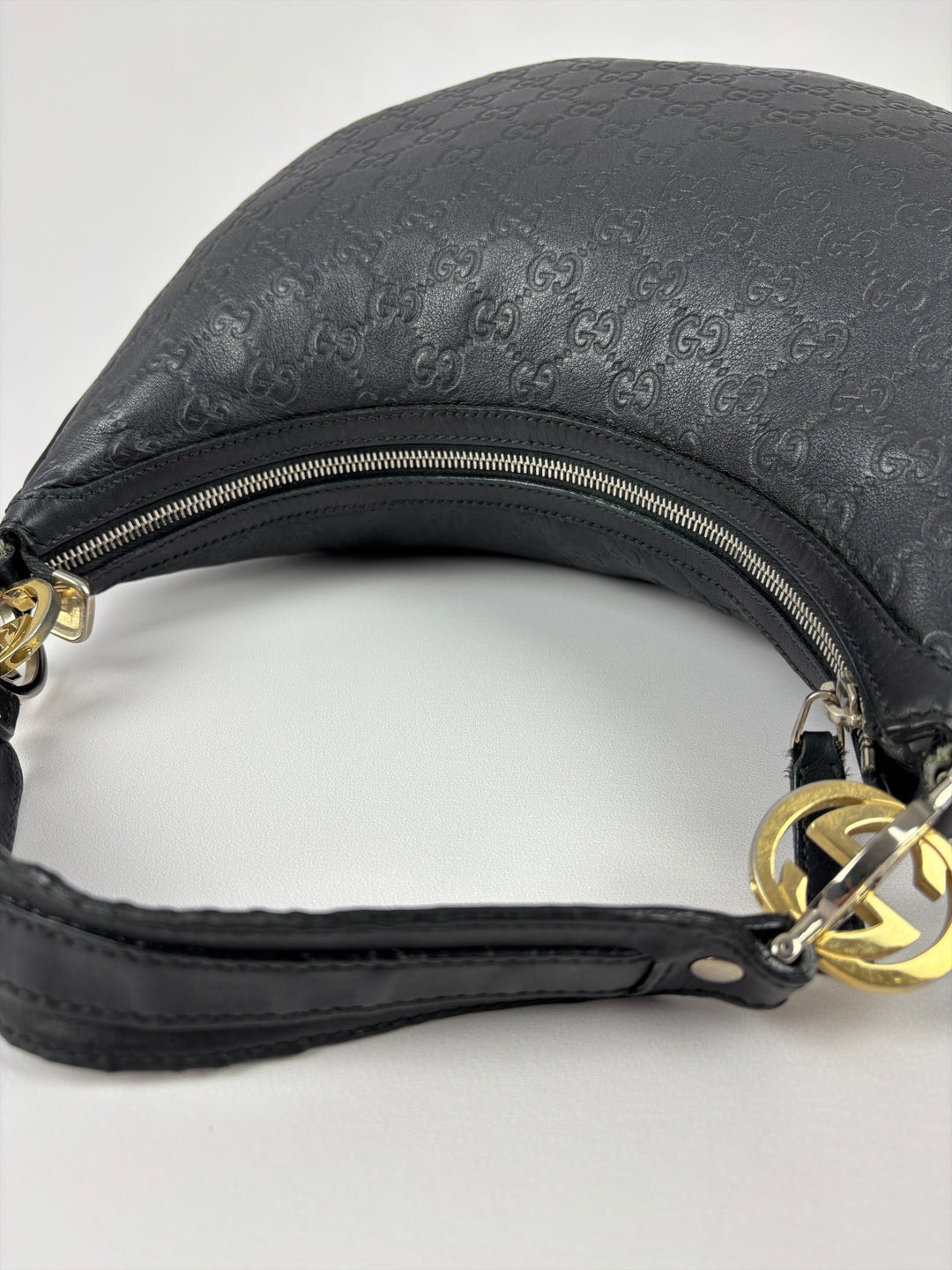 Gucci Guccissima Leather GG Twins Hobo Shoulder Bag in Schwarz, Detailansicht 15