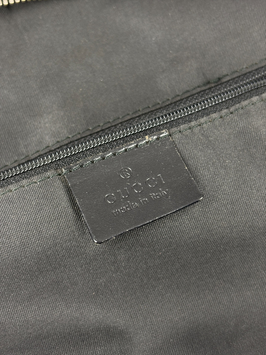 Gucci GG Nylon Hobo Shoulder Bag in Schwarz, Detailansicht 15