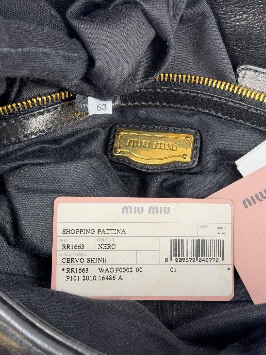 Miu Miu Cervo Shine Leather Shopping Tote Shoulder Bag in Schwarz, Detailansicht 15