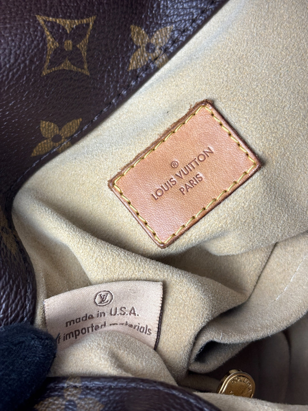 Louis Vuitton Monogram Artsy MM Shoulder Bag in Braun, Detailansicht 15