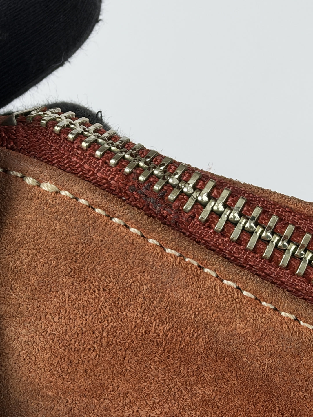 Coach Signature Suede Trim Hobo Shoulder Bag in Khaki/Braun, Detailansicht 15