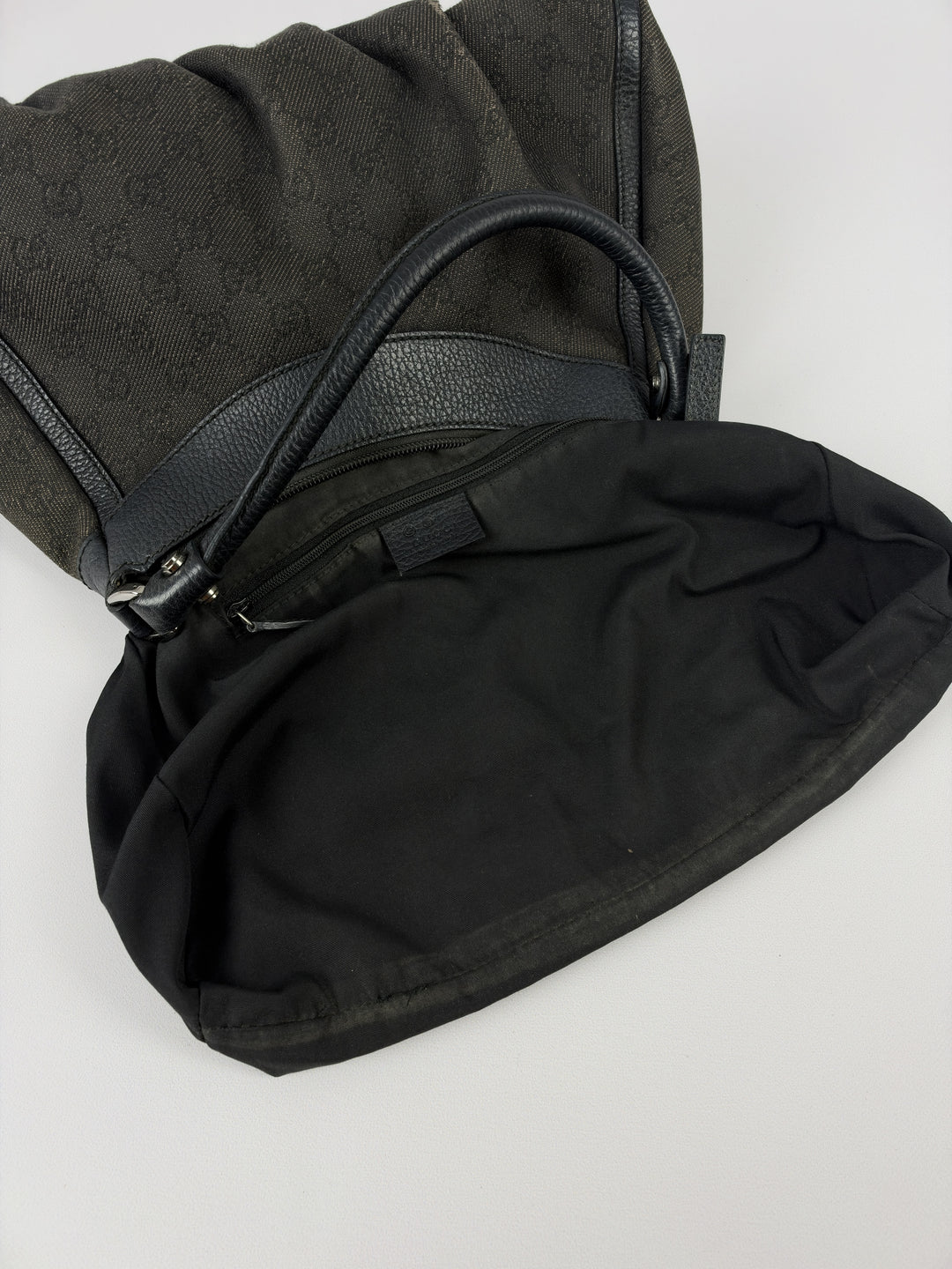 Gucci Abbey D-Ring Small Hobo Shoulder Bag in Anthrazit/Dunkelgrau, Detailansicht 15