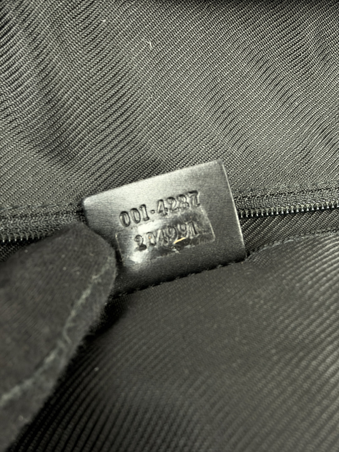 Gucci GG Canvas Hobo Shoulder Bag in Schwarz, Detailansicht 16