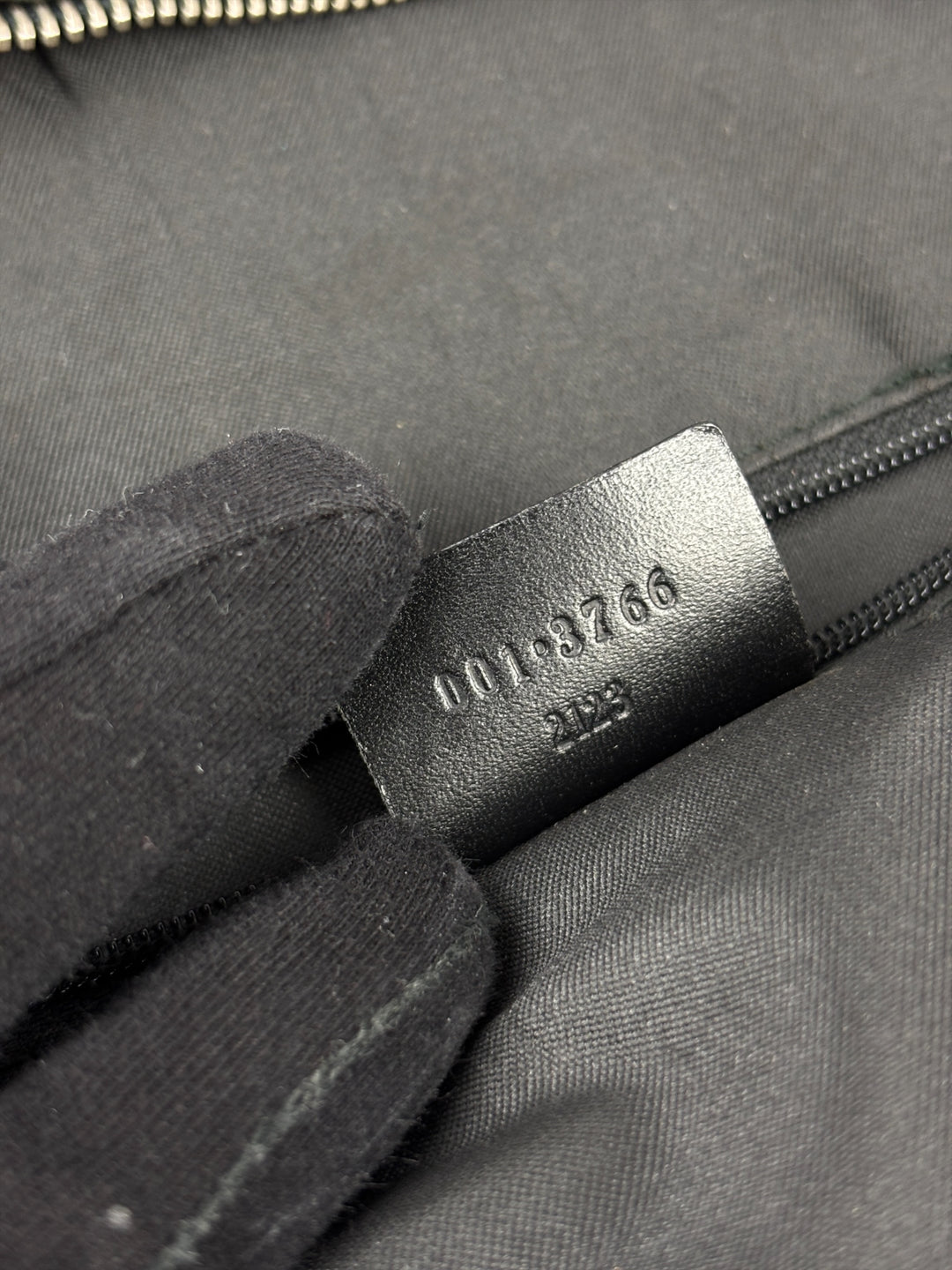 Gucci GG Nylon Hobo Shoulder Bag in Schwarz, Detailansicht 16
