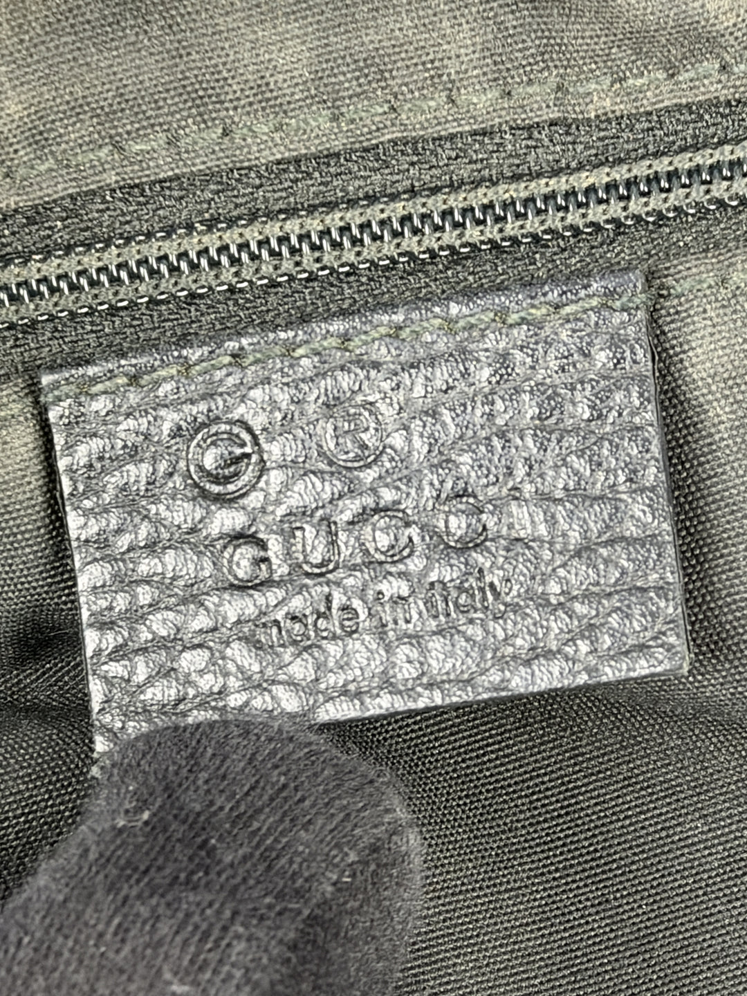 Gucci Abbey D-Ring Small Hobo Shoulder Bag in Anthrazit/Dunkelgrau, Detailansicht 16