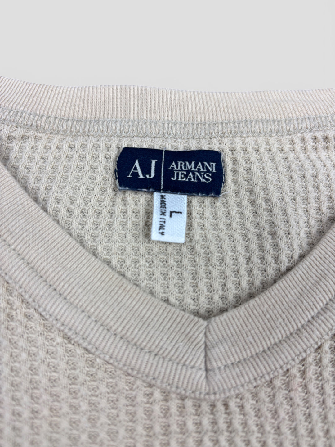 Armani Jeans Waffle Strickpullover Creme mit großem „AJ“-Logo, einzigartiger Second-Hand Strickpullover

