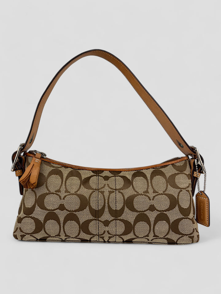 Coach Baguette Tasche in Braun-Beige mit ikonischem C-Monogramm und Lederdetails