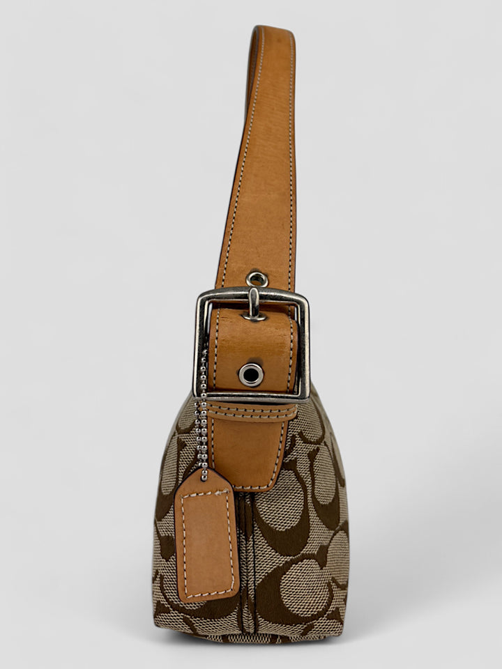 Coach Baguette Tasche in Braun-Beige mit ikonischem C-Monogramm und Lederdetails