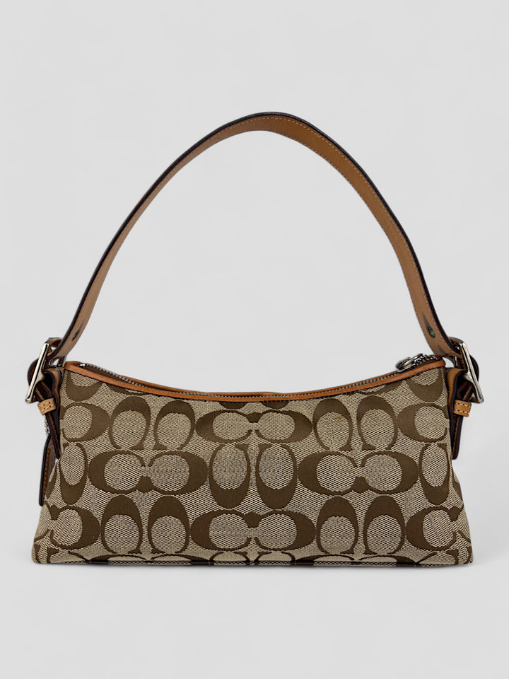 Coach Baguette Tasche in Braun-Beige mit ikonischem C-Monogramm und Lederdetails