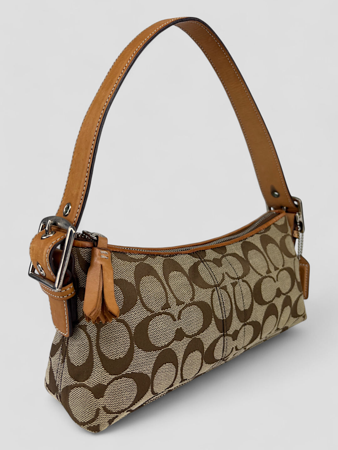 Coach Baguette Tasche in Braun-Beige mit ikonischem C-Monogramm und Lederdetails