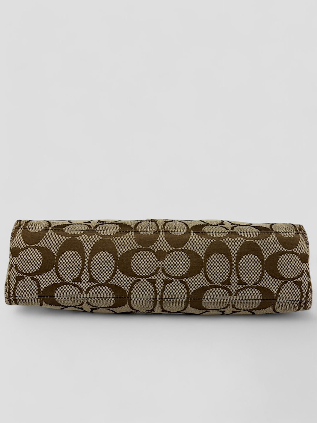 Coach Baguette Tasche in Braun-Beige mit ikonischem C-Monogramm und Lederdetails