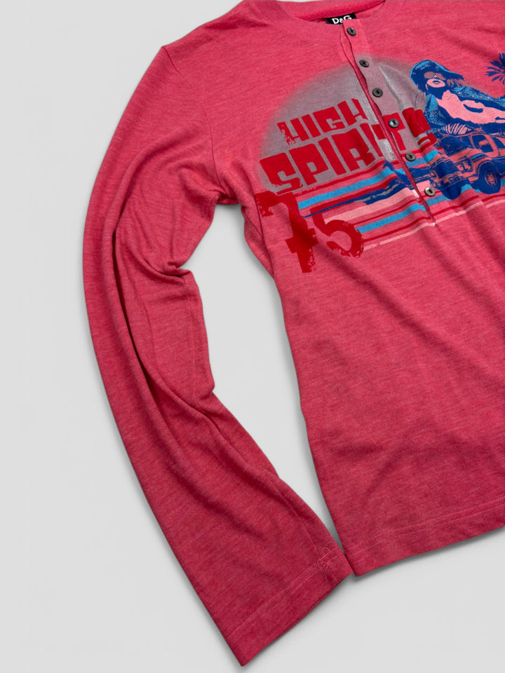 D&G Longsleeve Rot mit "High Spirits 75"-Print, sommerliches Design mit Palmen und sportlicher Knopfleiste

