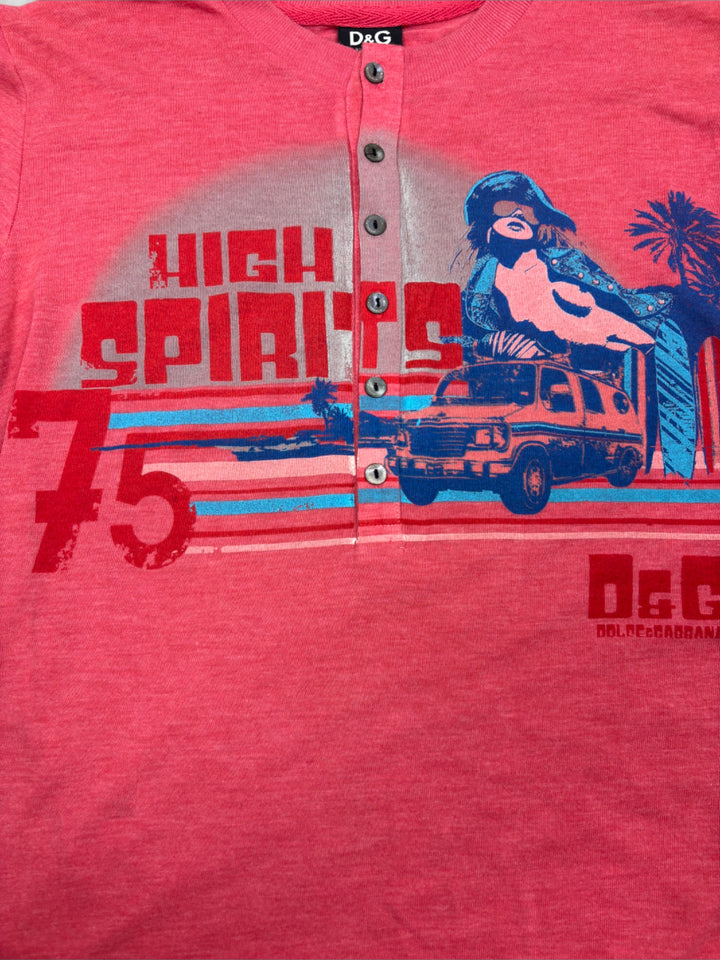 D&G Longsleeve Rot mit "High Spirits 75"-Print, sommerliches Design mit Palmen und sportlicher Knopfleiste

