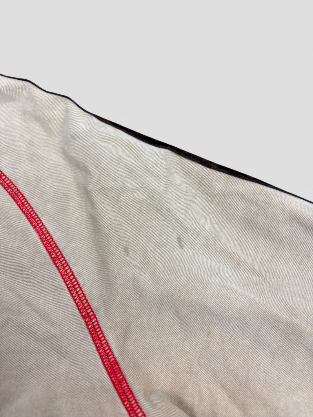 D&G Tennisjacke Grau mit Roten Details und Tennis-Logo, sportlich-elegante Jacke, Dolce & Gabbana Vintage Style

