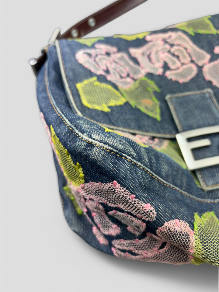 Fendi Mamma Denim Flower Tasche mit floralen Applikationen und Magnetverschluss, Fendi Mamma Denim Flower Bag with floral applications and magnetic closure