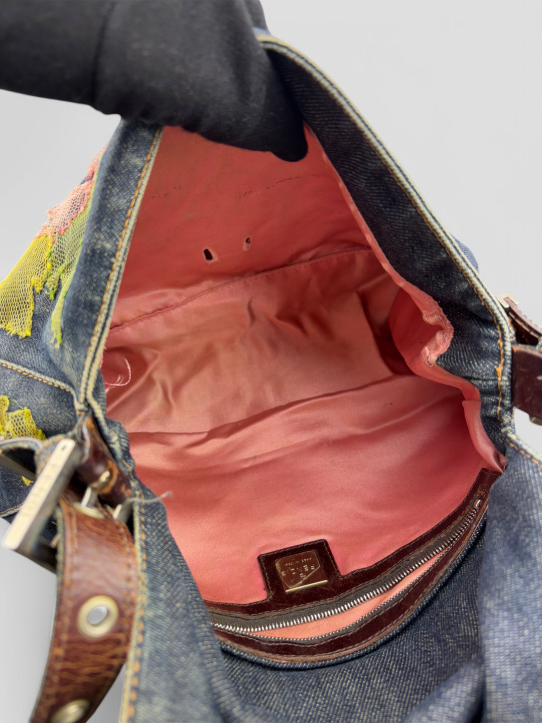 Fendi Mamma Denim Flower Tasche mit floralen Applikationen und Magnetverschluss, Fendi Mamma Denim Flower Bag with floral applications and magnetic closure