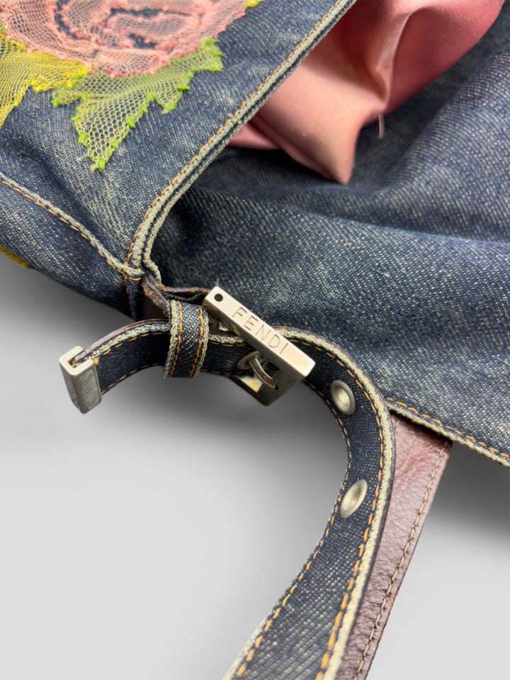 Fendi Mamma Denim Flower Tasche mit floralen Applikationen und Magnetverschluss, Fendi Mamma Denim Flower Bag with floral applications and magnetic closure