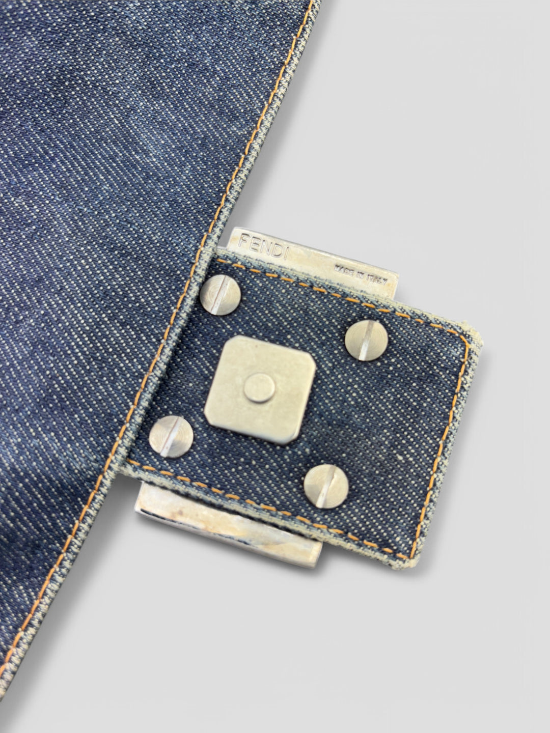 Fendi Mamma Denim Flower Tasche mit floralen Applikationen und Magnetverschluss, Fendi Mamma Denim Flower Bag with floral applications and magnetic closure