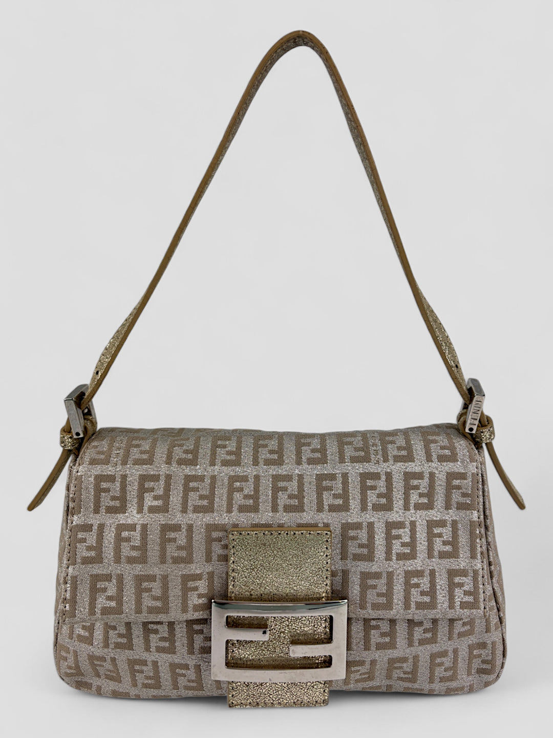 Fendi Silver Baguette Tasche aus silberfarbenem Jacquard-Stoff mit FF-Monogramm und glänzender Frontschnalle