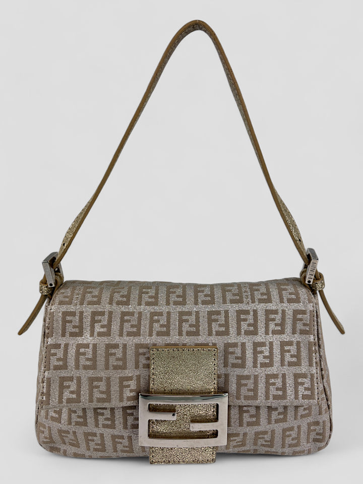 Fendi Silver Baguette Tasche aus silberfarbenem Jacquard-Stoff mit FF-Monogramm und glänzender Frontschnalle