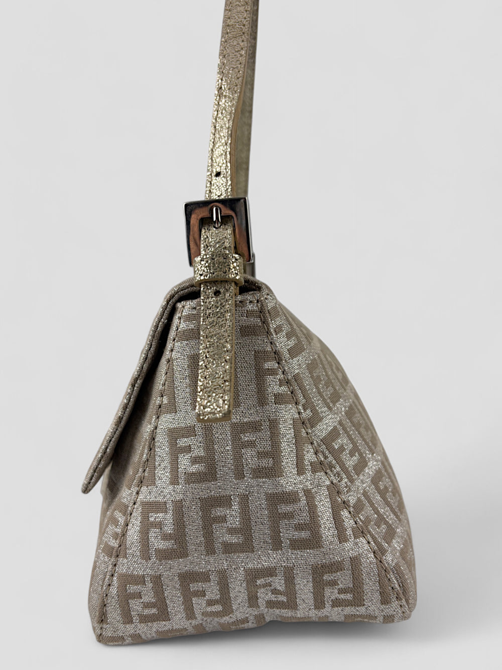 Fendi Silver Baguette Tasche aus silberfarbenem Jacquard-Stoff mit FF-Monogramm und glänzender Frontschnalle