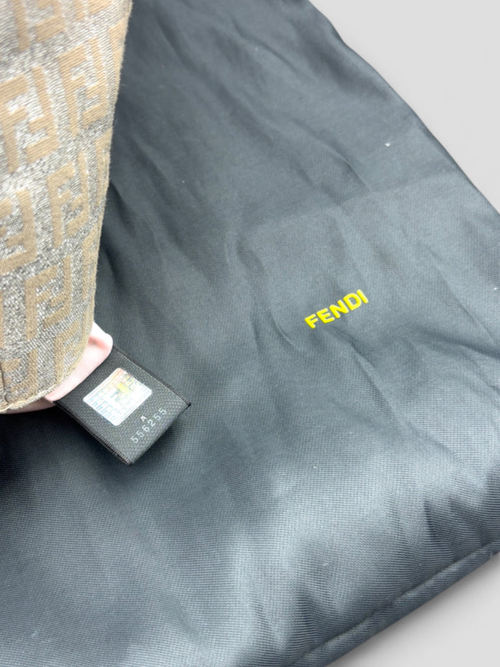 Fendi Silver Baguette Tasche aus silberfarbenem Jacquard-Stoff mit FF-Monogramm und glänzender Frontschnalle