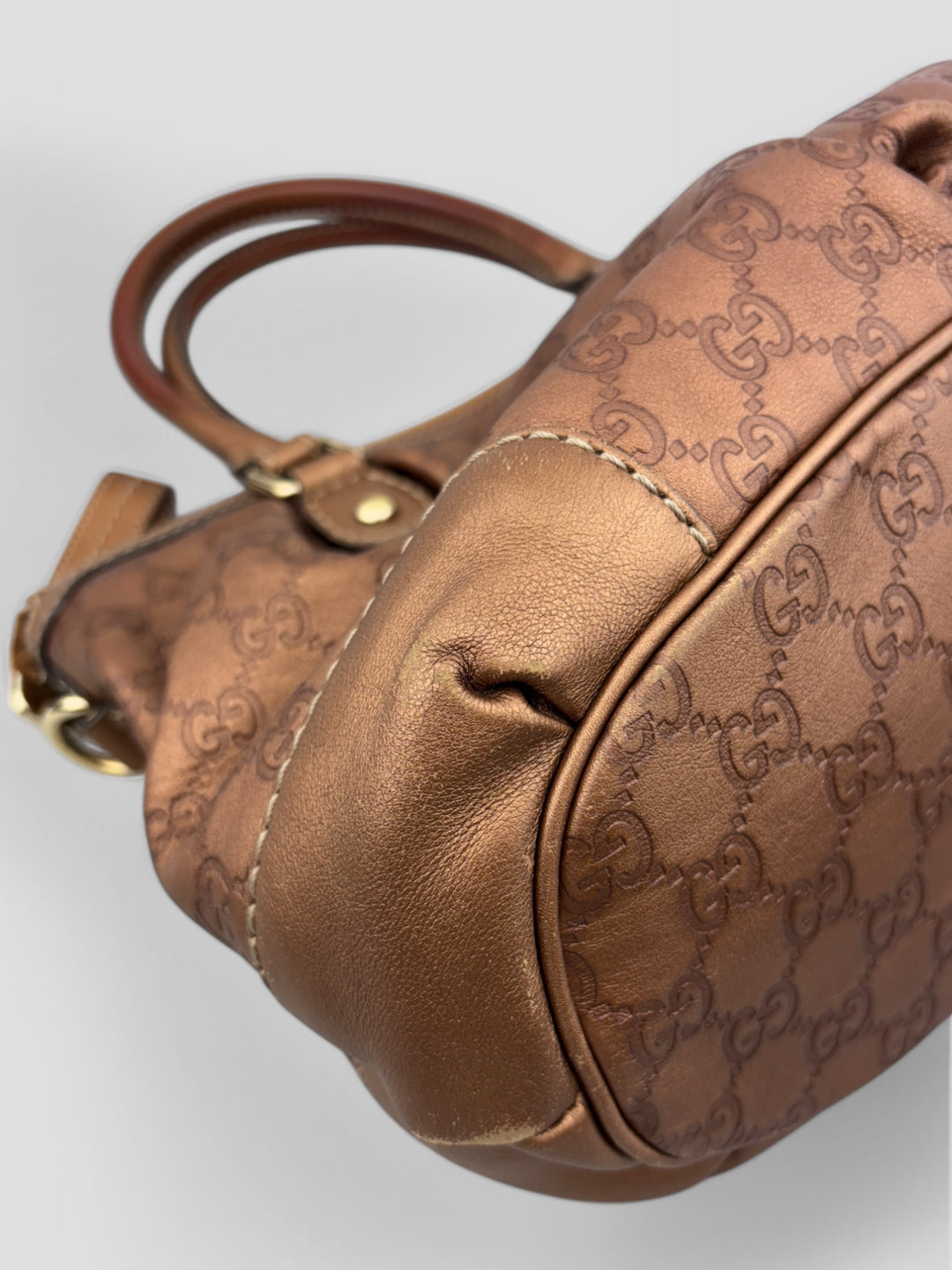 Gucci 2-in-1 Tasche aus braunem GG Monogramm-Stoff mit Lederdetails, goldfarbene Akzente und abnehmbarer Schulterriemen, Gucci 2-in-1 bag made of brown GG monogram fabric with leather details, golden accents