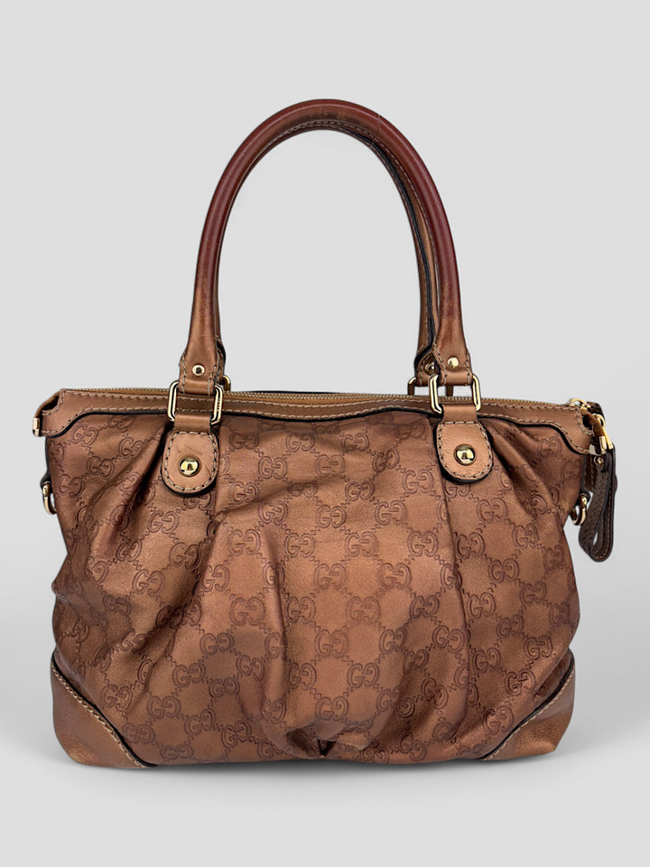 Gucci 2-in-1 Tasche aus braunem GG Monogramm-Stoff mit Lederdetails, goldfarbene Akzente und abnehmbarer Schulterriemen, Gucci 2-in-1 bag made of brown GG monogram fabric with leather details, golden accents