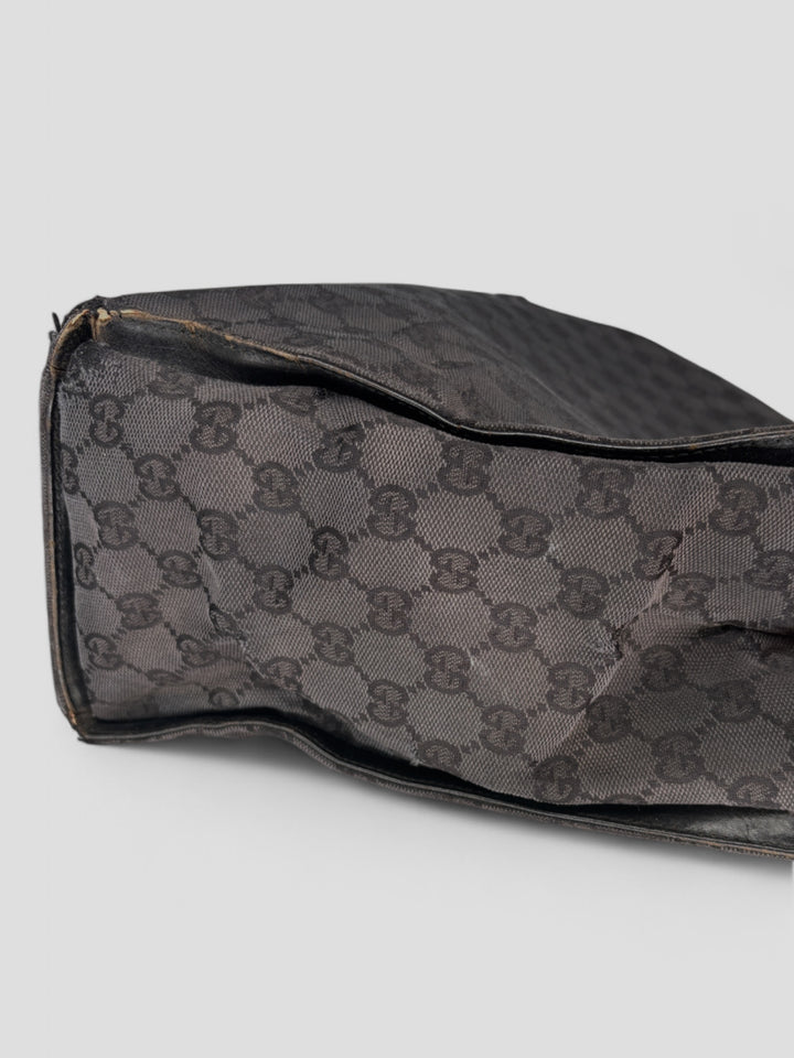 Gucci Bamboo Tasche aus GG-Canvas in Schwarz mit ikonischen Bambusgriffen und luxuriösem Design