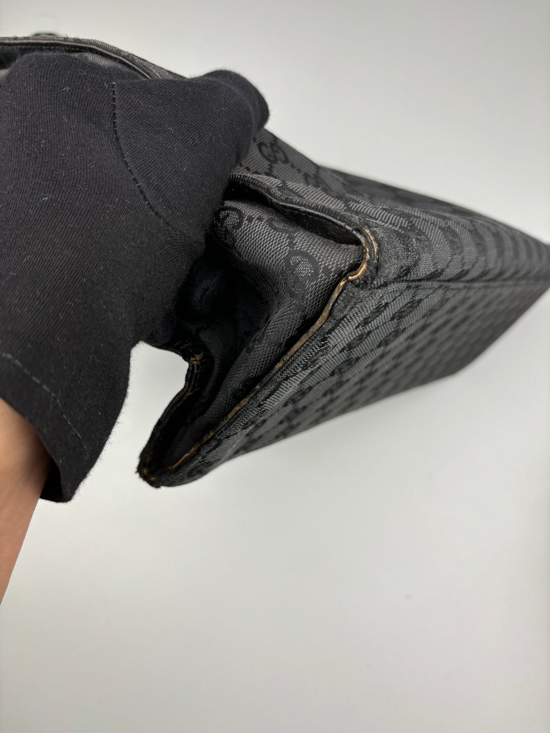 Gucci Bamboo Tasche aus GG-Canvas in Schwarz mit ikonischen Bambusgriffen und luxuriösem Design