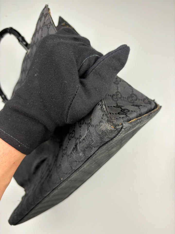 Gucci Bamboo Tasche aus GG-Canvas in Schwarz mit ikonischen Bambusgriffen und luxuriösem Design
