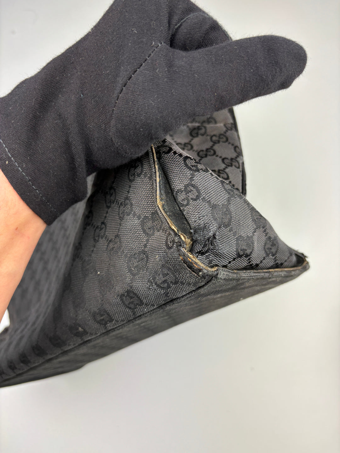 Gucci Bamboo Tasche aus GG-Canvas in Schwarz mit ikonischen Bambusgriffen und luxuriösem Design